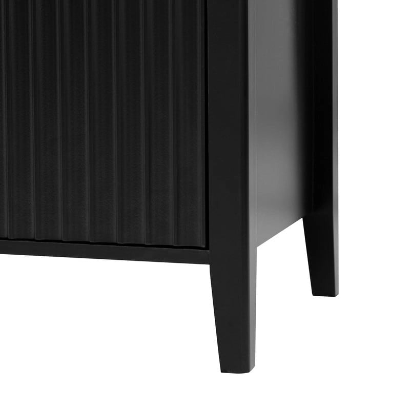 Armoire de rangement à trois portes avec poignées métalliques, idéale pour les couloirs, entrées, salons et chambres à coucher