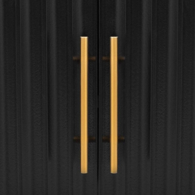 Armoire de rangement à trois portes avec poignées métalliques, idéale pour les couloirs, entrées, salons et chambres à coucher