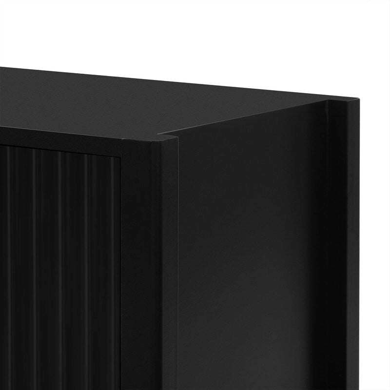 Armoire de rangement à trois portes avec poignées métalliques, idéale pour les couloirs, entrées, salons et chambres à coucher